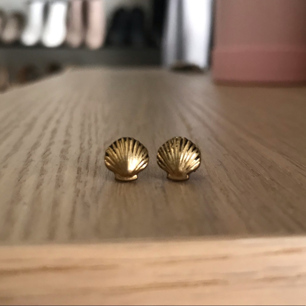 SEASHELL EARRINGS 🐚